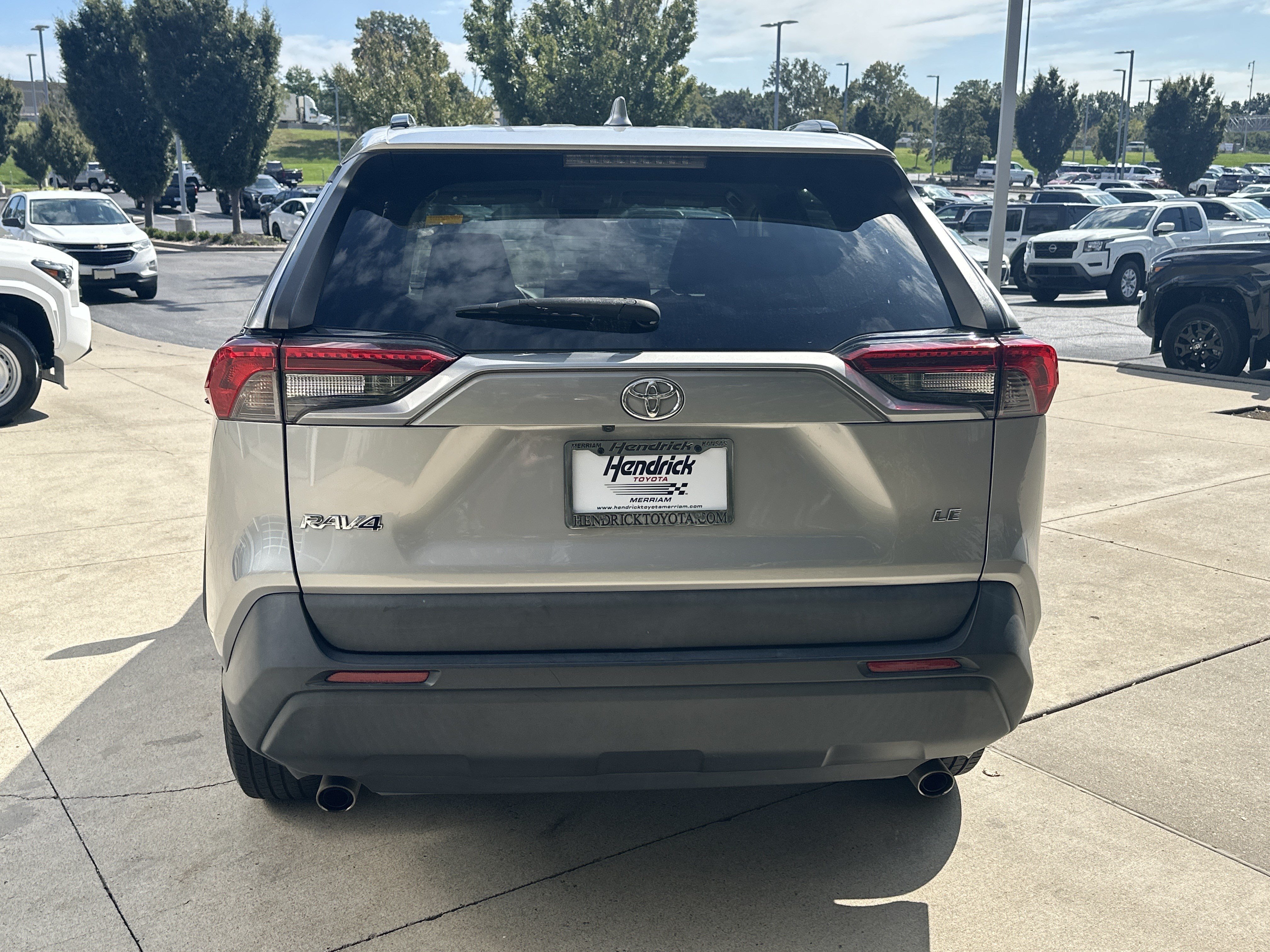 Used 2020 Toyota RAV4 LE FWD image 8