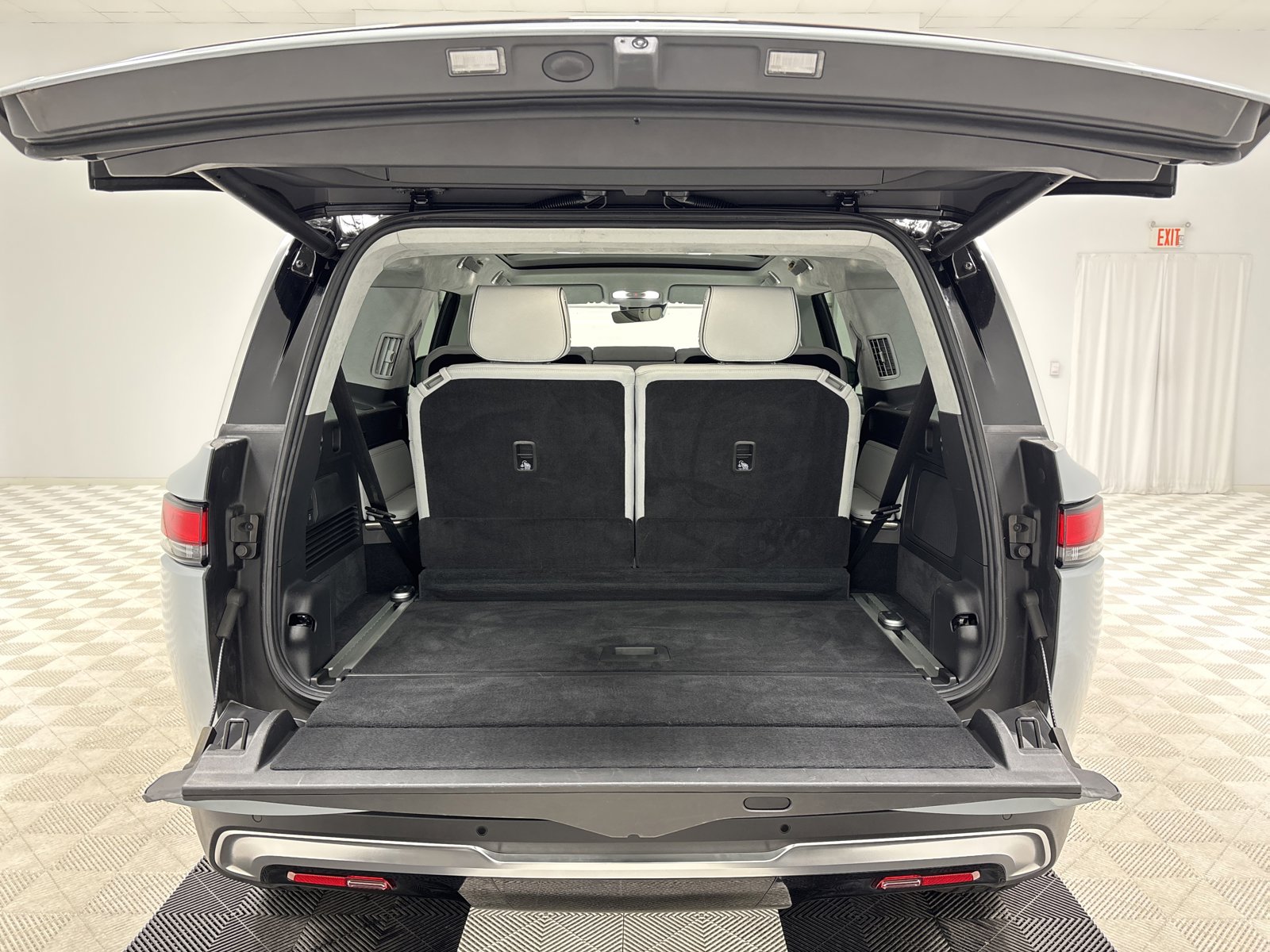 Used 2024 Rivian R1S Adventure image 15