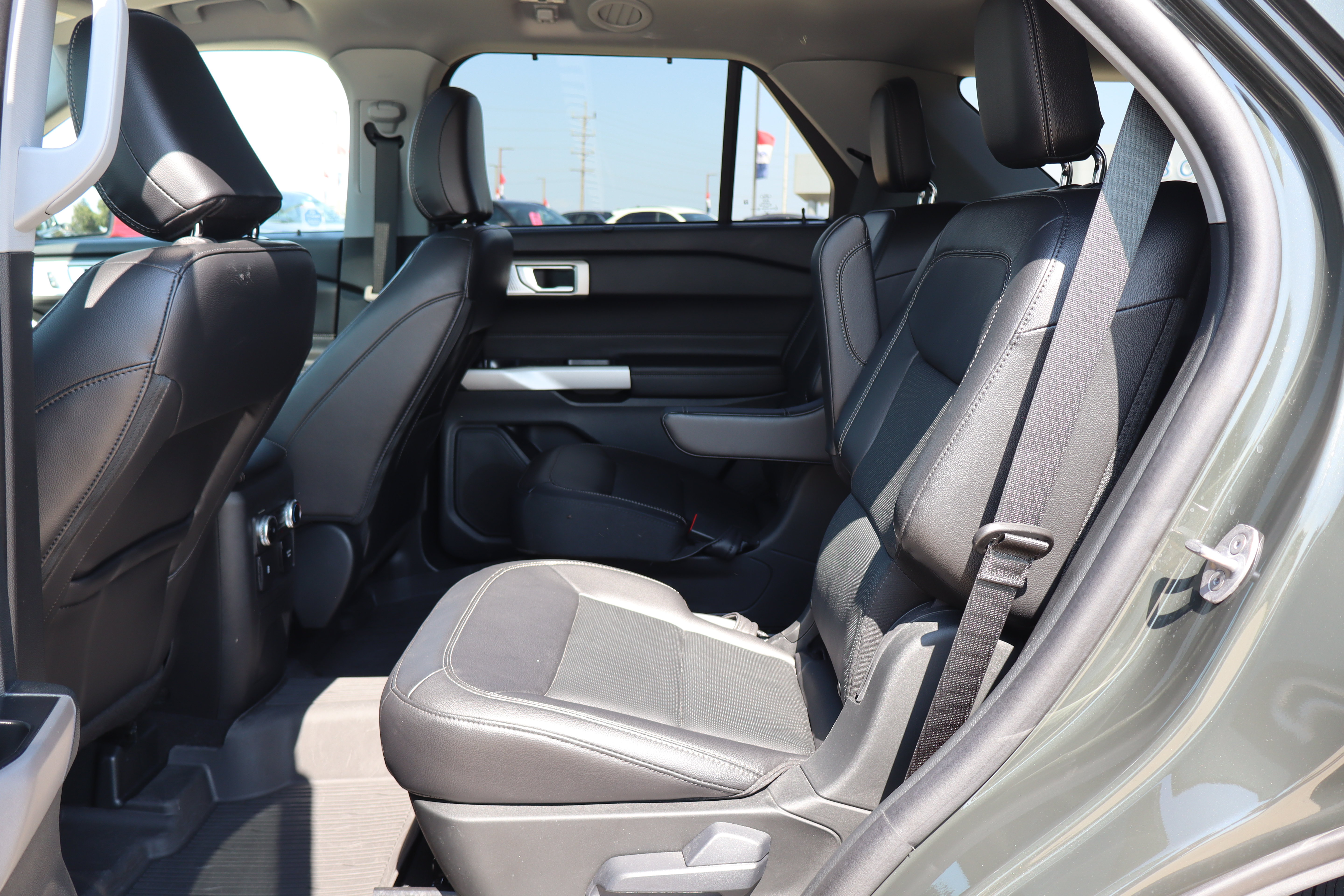 Used 2024 Ford Explorer Limited w/ Limited Technology Package AWD/4WD image 10