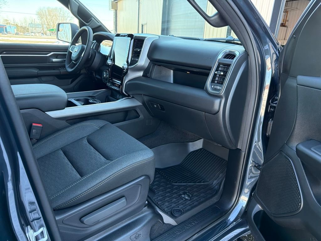 New 2026 RAM 1500 4x4 Crew Cab image 17