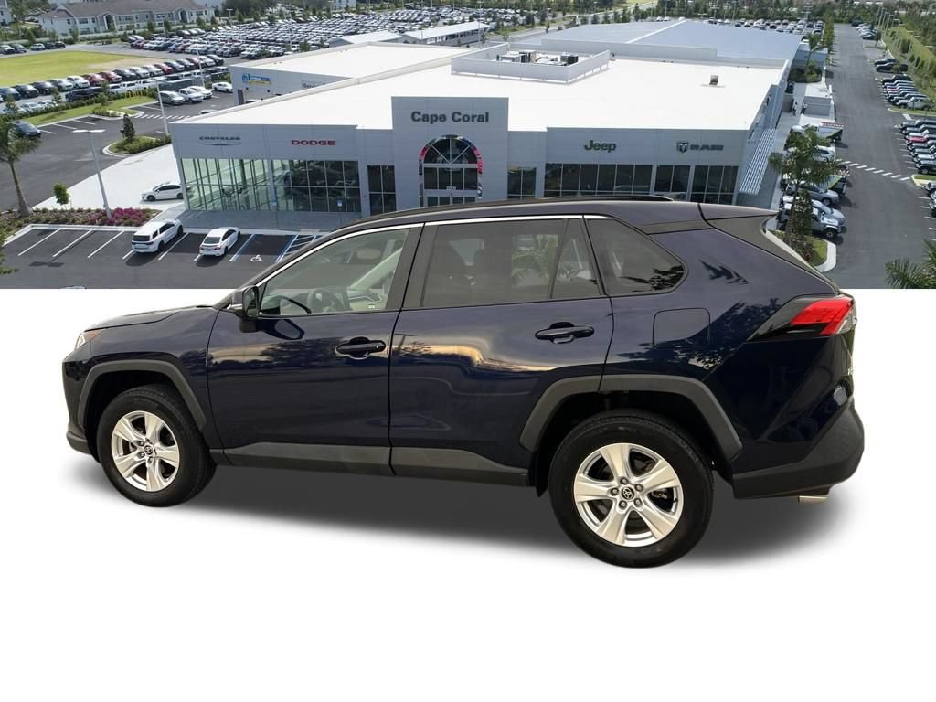 Used 2021 Toyota RAV4 XLE w/ Convenience Package FWD image 10