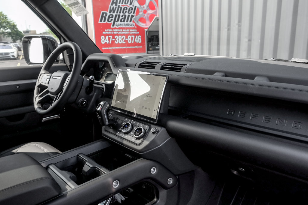 New 2026 Land Rover Defender 130 X-Dynamic SE AWD/4WD image 24
