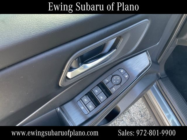 Used 2024 Nissan Rogue SV image 12