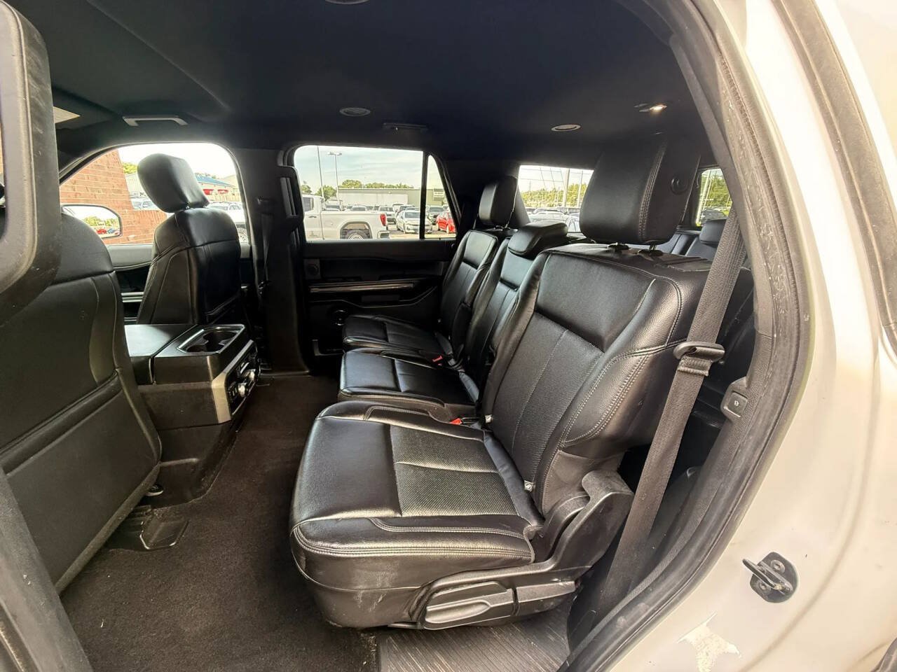 Used 2019 Ford Expedition XLT w/ Equipment Group 202A AWD/4WD image 16