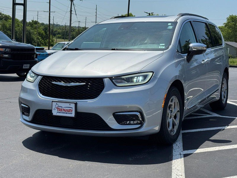 Used 2023 Chrysler Pacifica Limited FWD image 8
