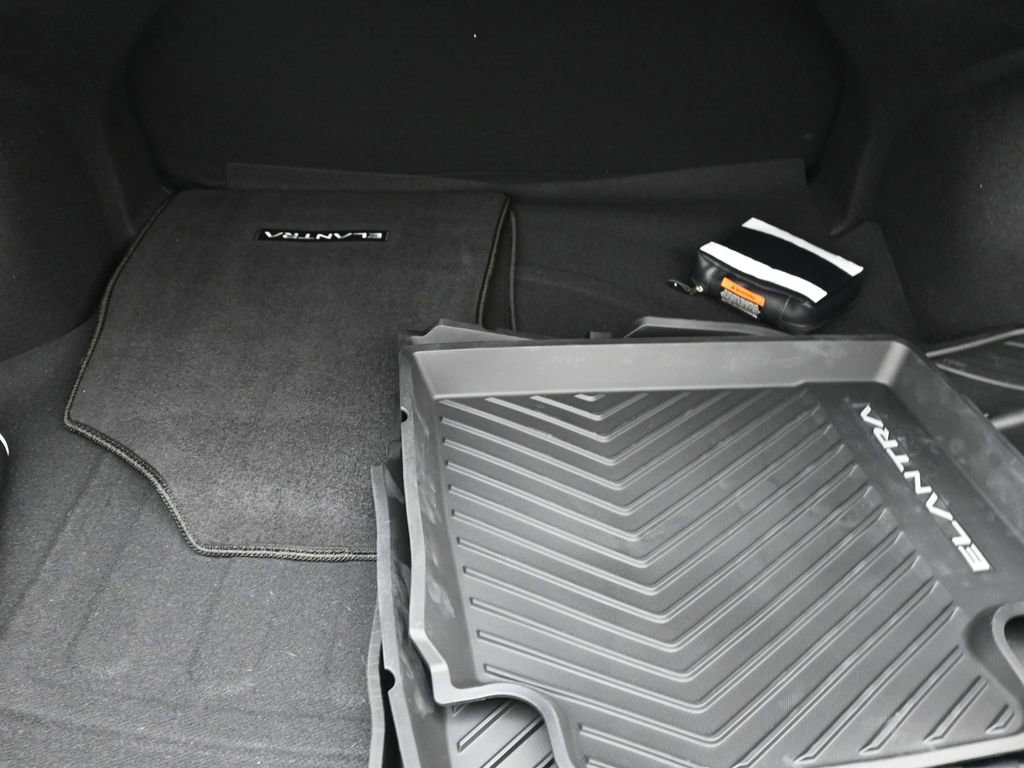 Certified 2025 Hyundai Elantra Sport image 10