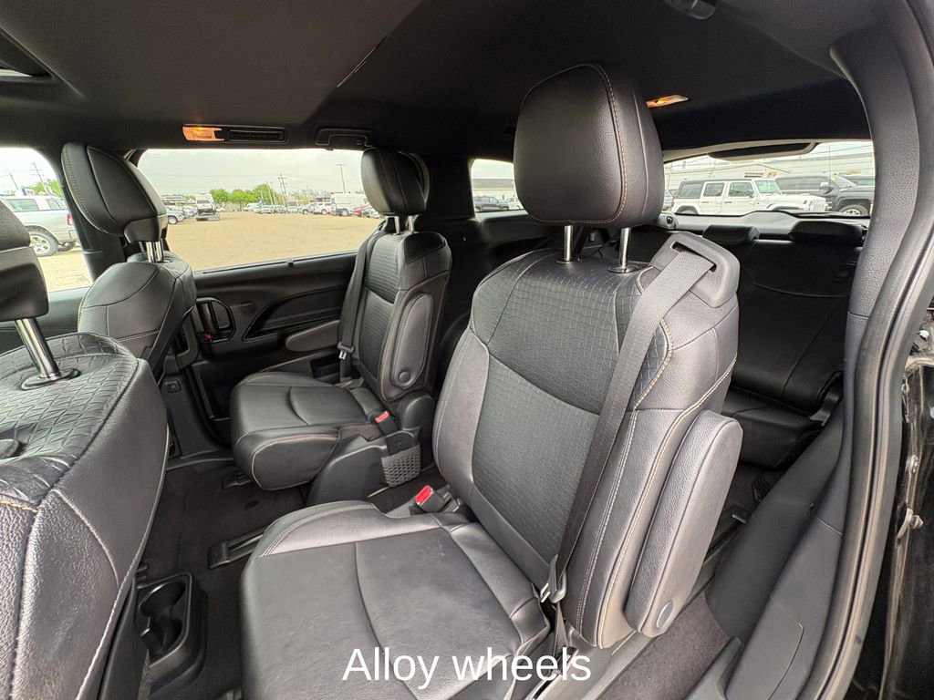 Used 2025 Toyota Sienna XLE Woodland Edition AWD/4WD image 20