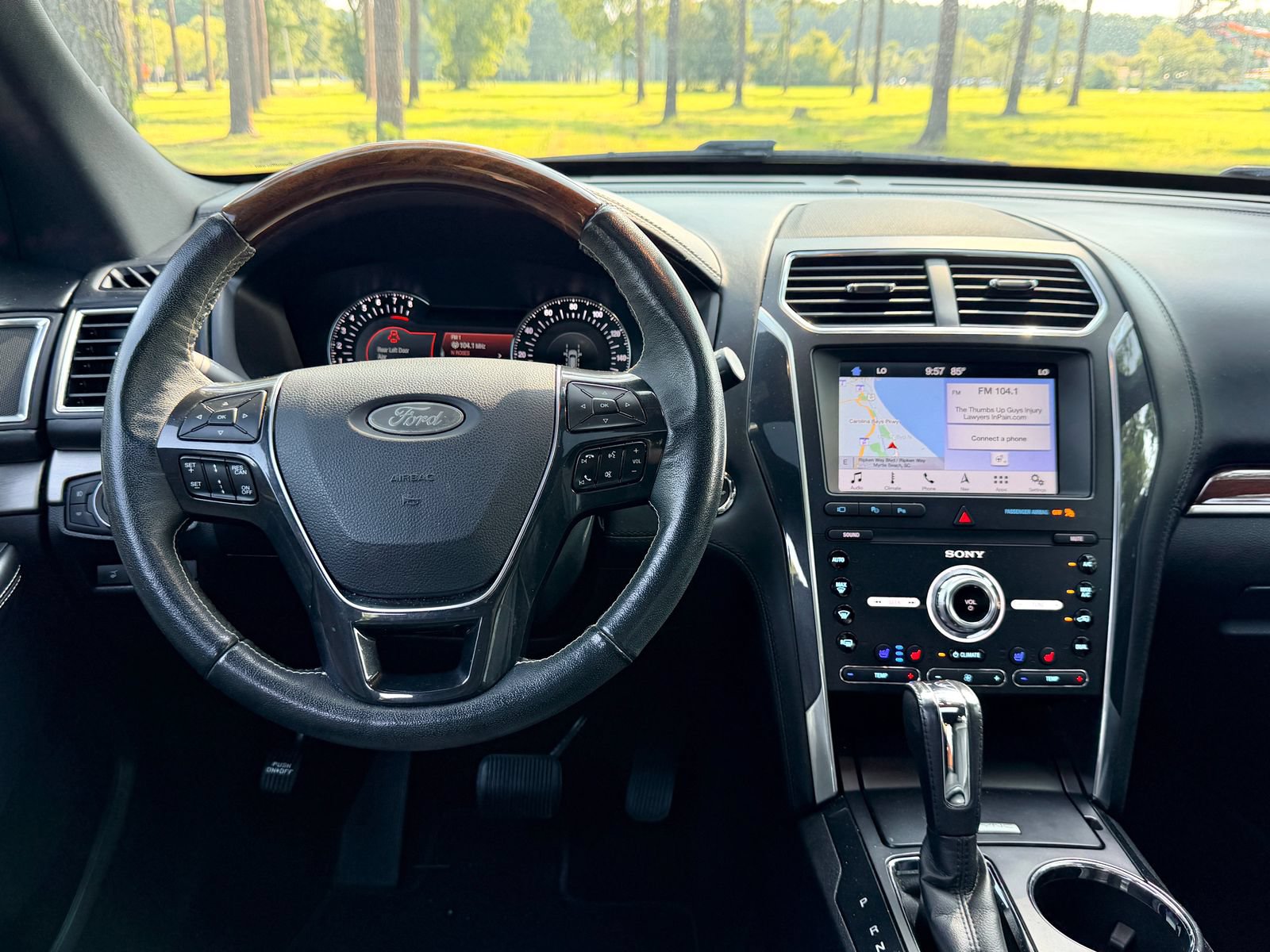Used 2019 Ford Explorer Platinum AWD/4WD image 3