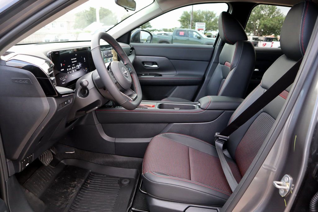 New 2025 Nissan Kicks SR FWD image 14