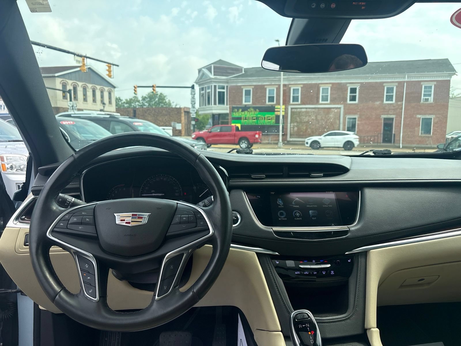 Used 2017 Cadillac XT5 Luxury w/ Driver Awareness Package AWD/4WD image 15