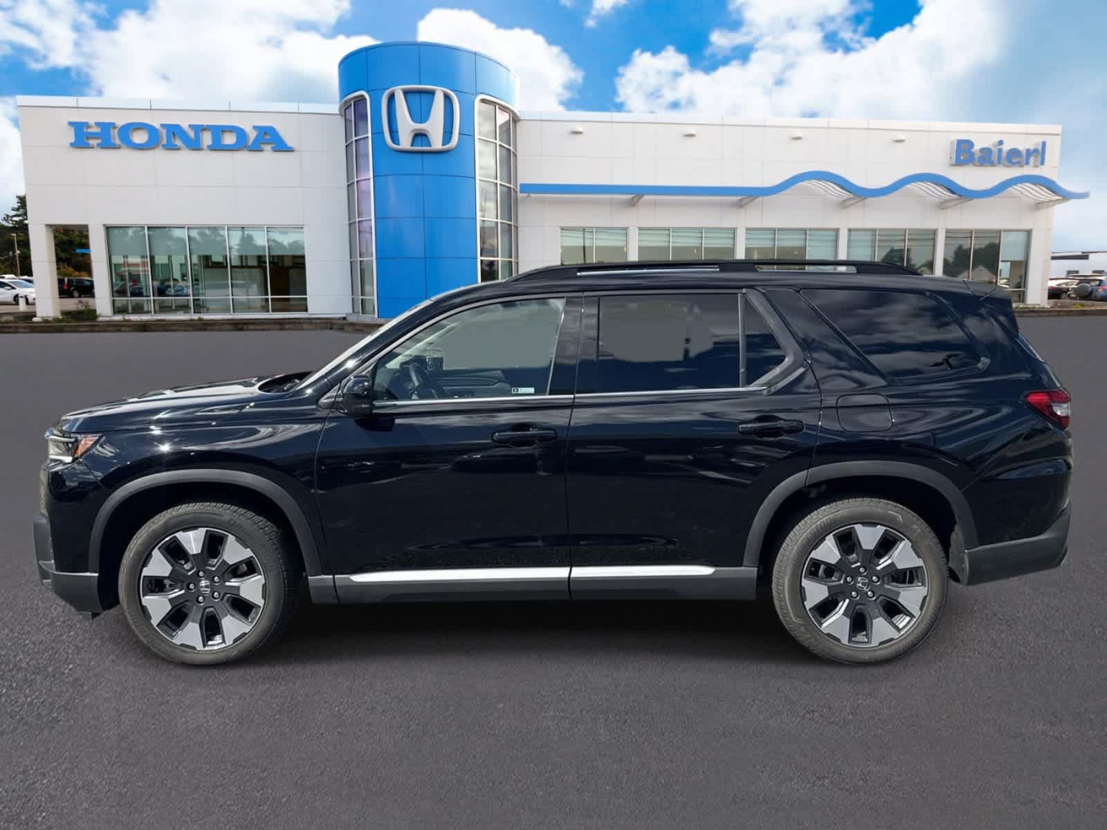 Used 2026 Honda Pilot Touring image 2