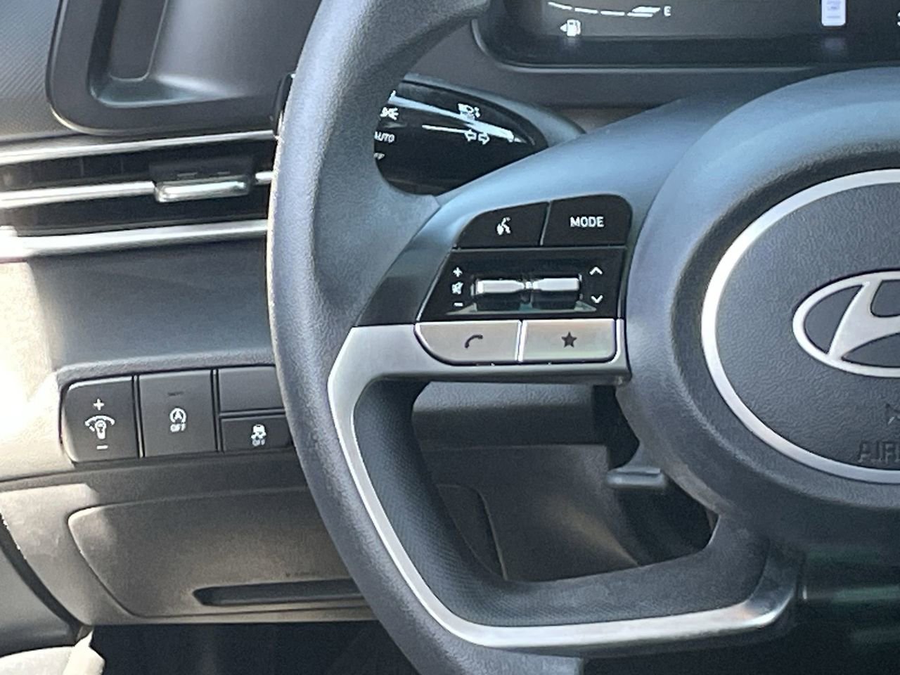 Certified 2024 Hyundai Elantra SE FWD image 22