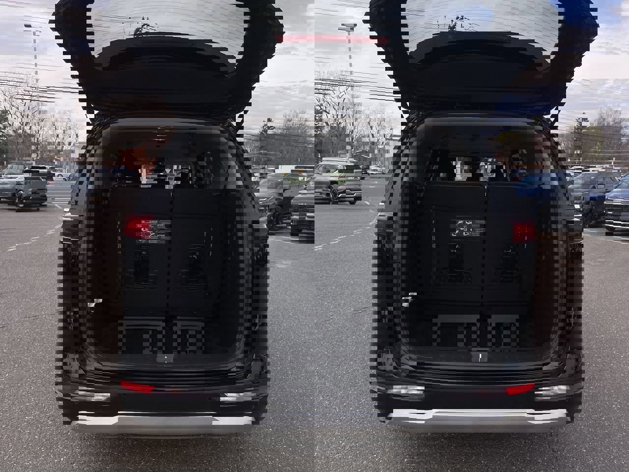 Certified 2023 Kia Carnival EX image 11