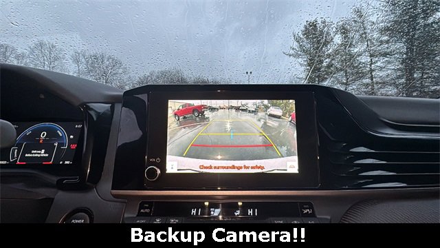 Used 2025 Toyota Camry SE image 4