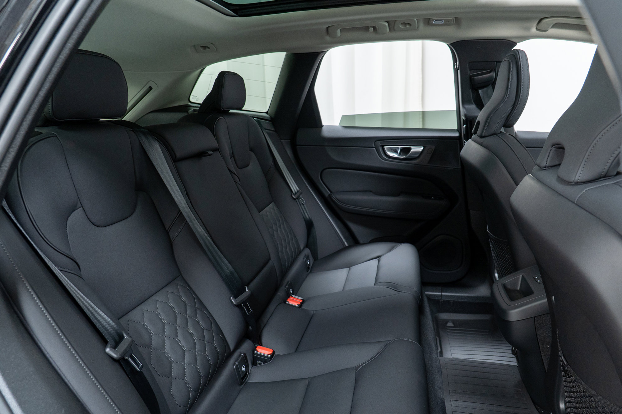 New 2026 Volvo XC60 B5 Core w/ Climate Package image 24