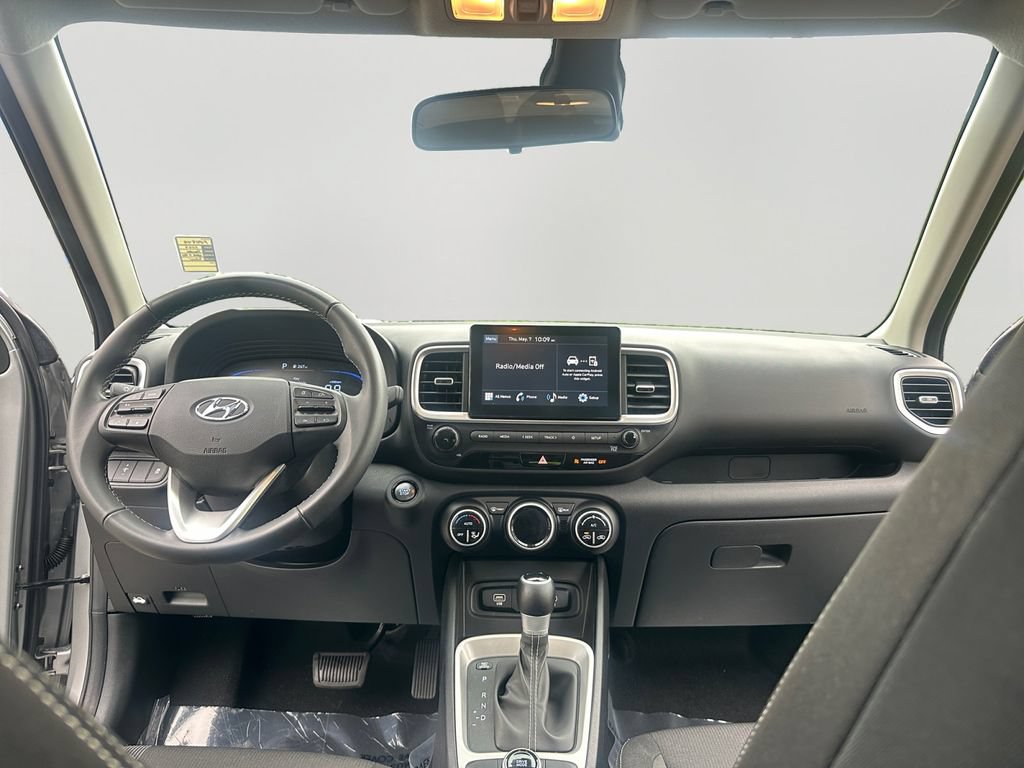 Used 2025 Hyundai Venue SEL FWD image 10