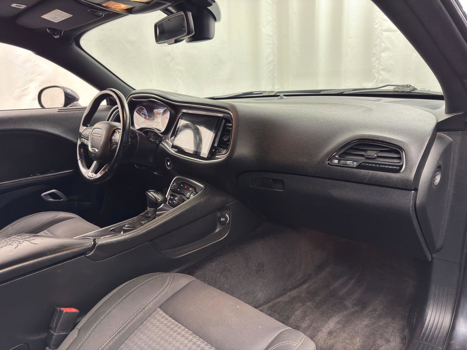 Used 2017 Dodge Challenger R/T image 27