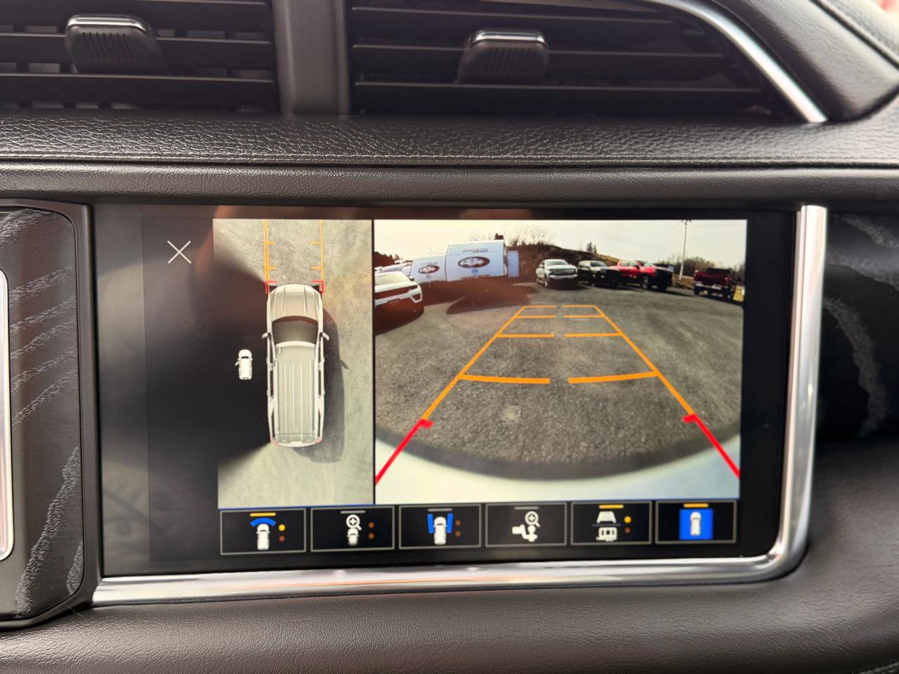 Used 2024 GMC Yukon XL Denali AWD/4WD image 19