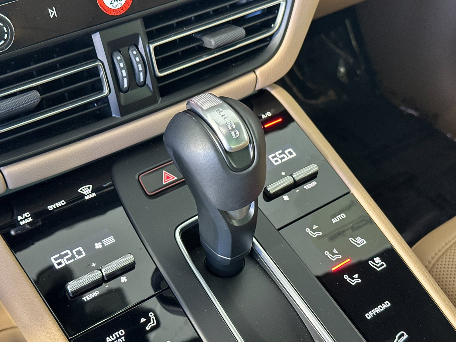 Certified 2026 Porsche Macan AWD/4WD image 26