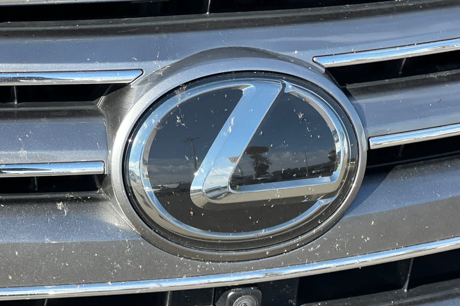Used 2021 Lexus LX 570 4WD w/ Luxury Package image 16