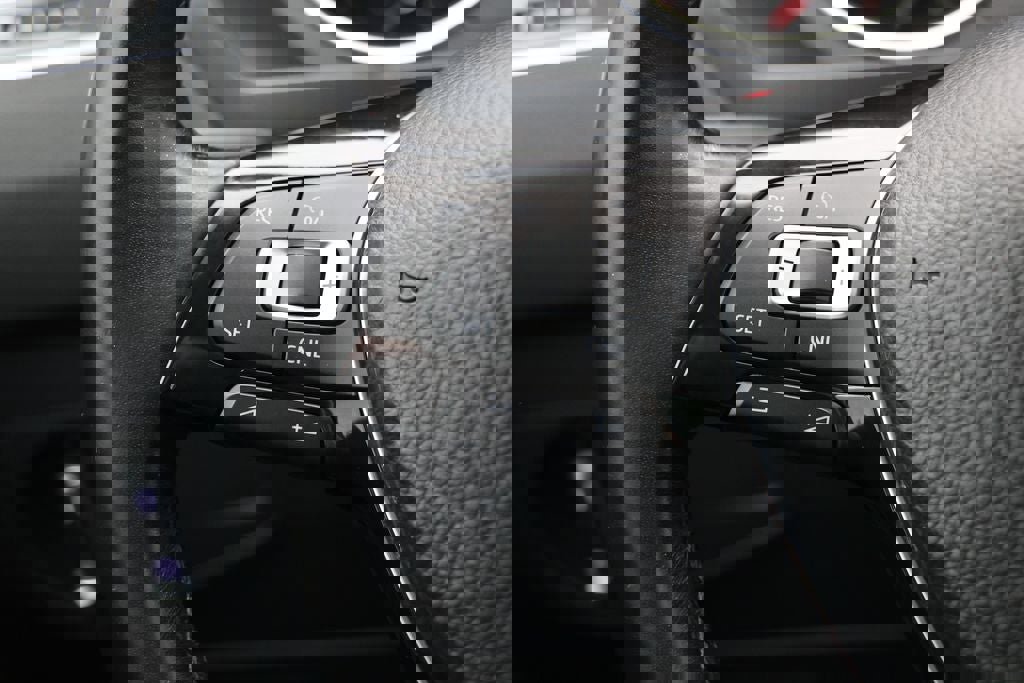 Used 2018 Volkswagen Tiguan SEL image 20