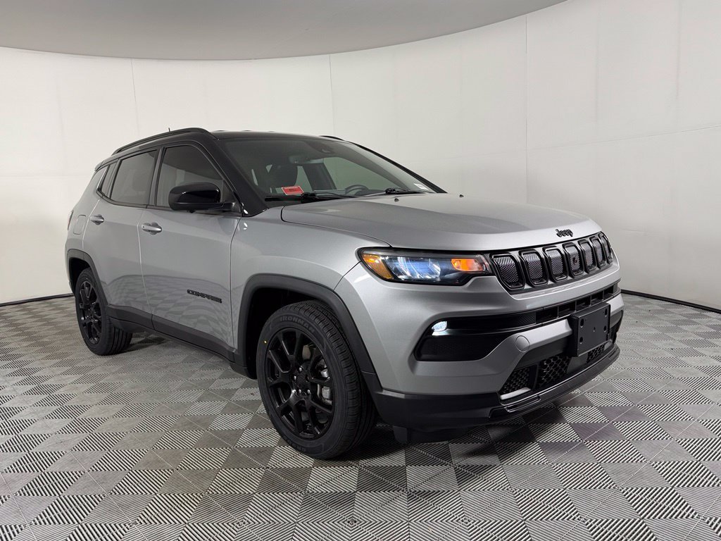 Used 2022 Jeep Compass Latitude w/ Convenience Group FWD image 4