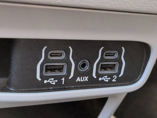 Used 2023 Chrysler Pacifica Touring-L FWD image 20
