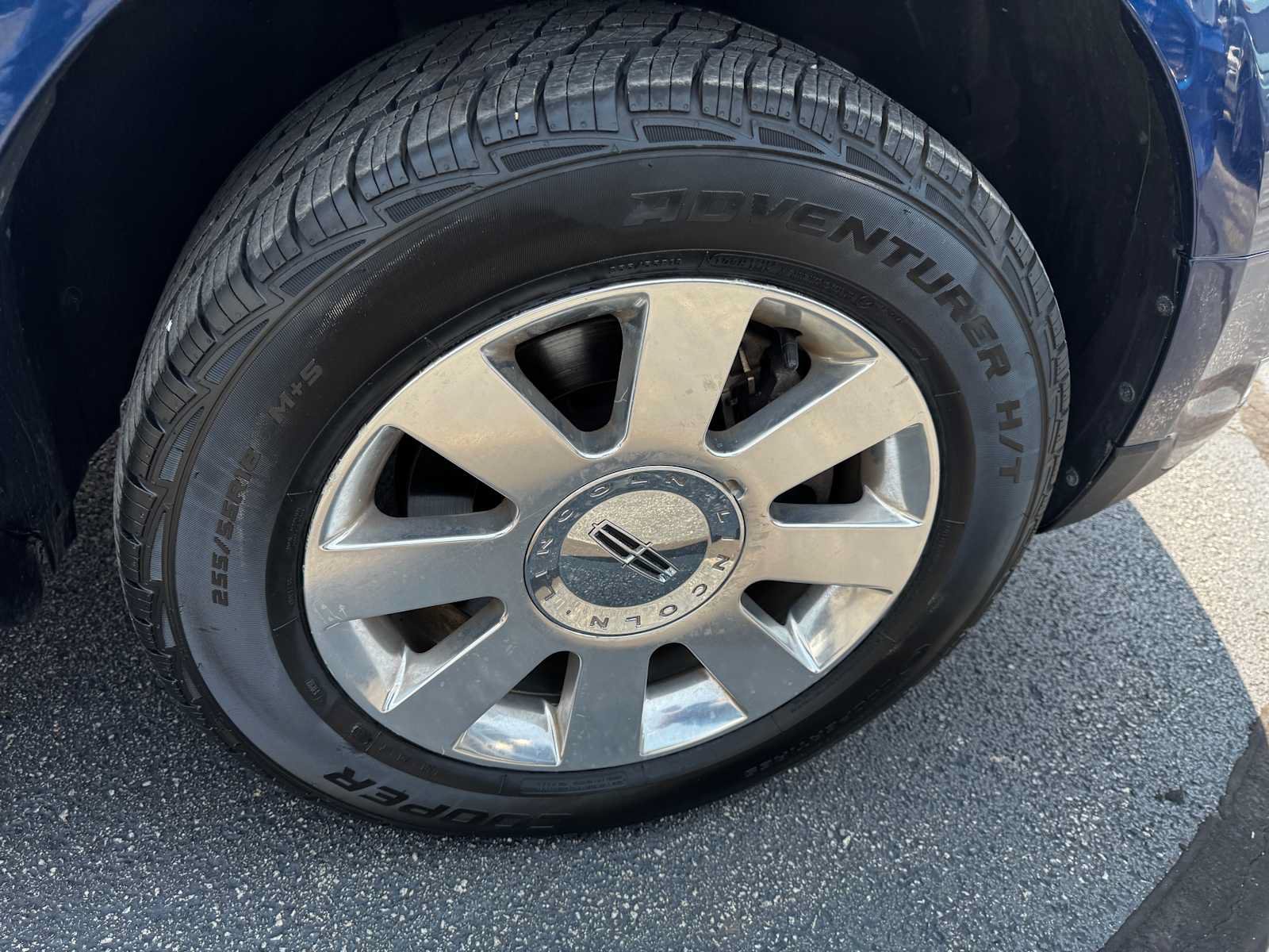 Used 2013 Lincoln MKT AWD image 34
