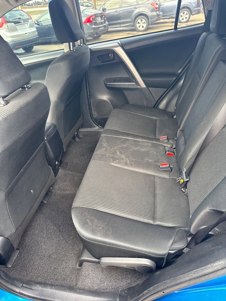 Used 2018 Toyota RAV4 LE FWD image 14