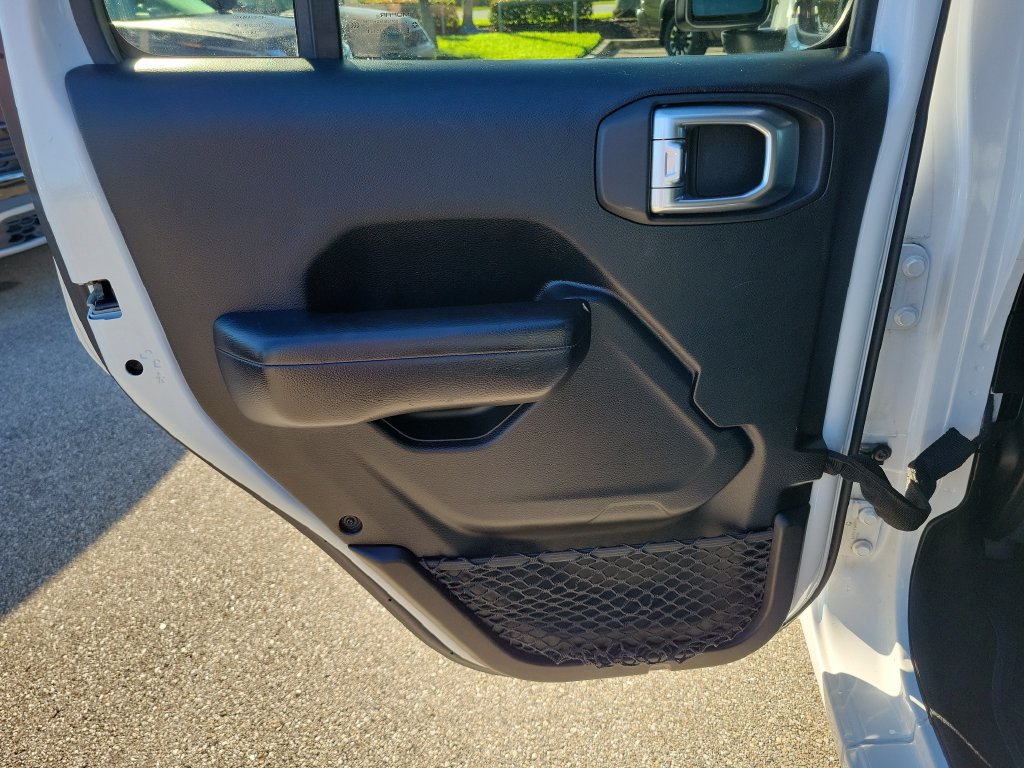 Used 2018 Jeep Wrangler Unlimited Sport S AWD/4WD image 14