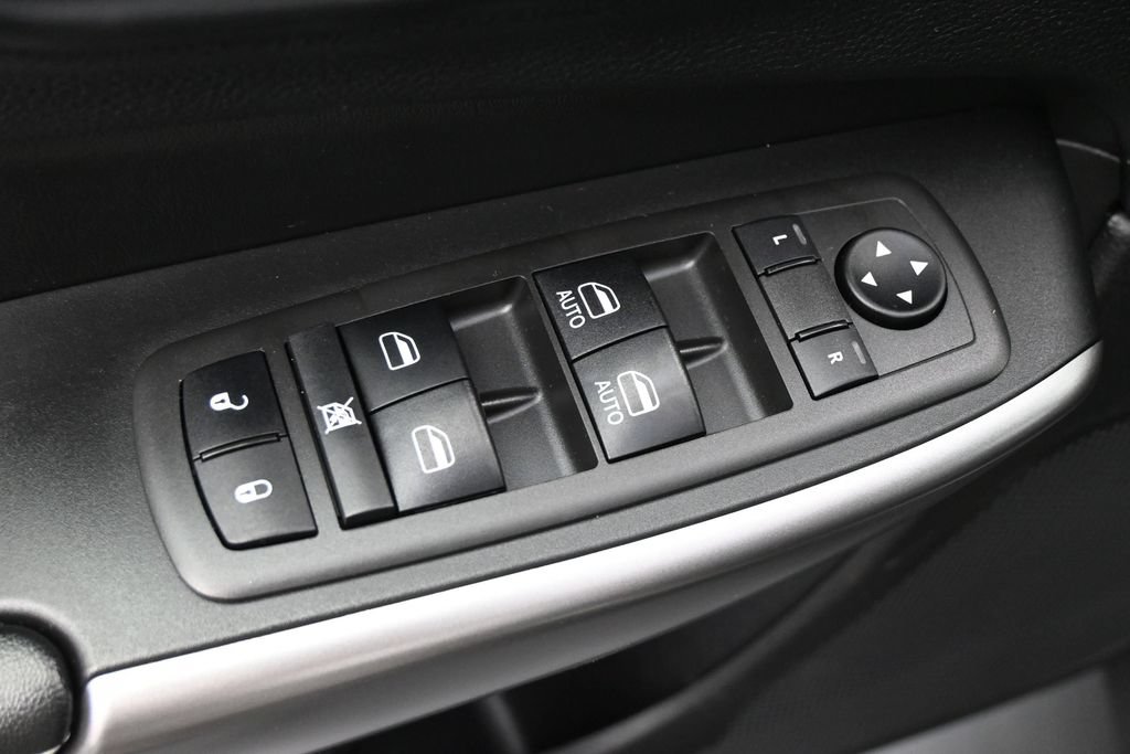 Used 2021 Jeep Cherokee Latitude Lux w/ Comfort/Convenience Group AWD/4WD image 4