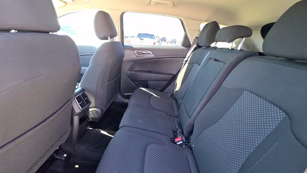 Used 2023 Kia Sportage LX AWD/4WD image 13