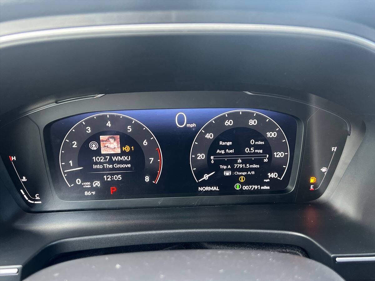 Used 2025 Honda Pilot Elite image 13