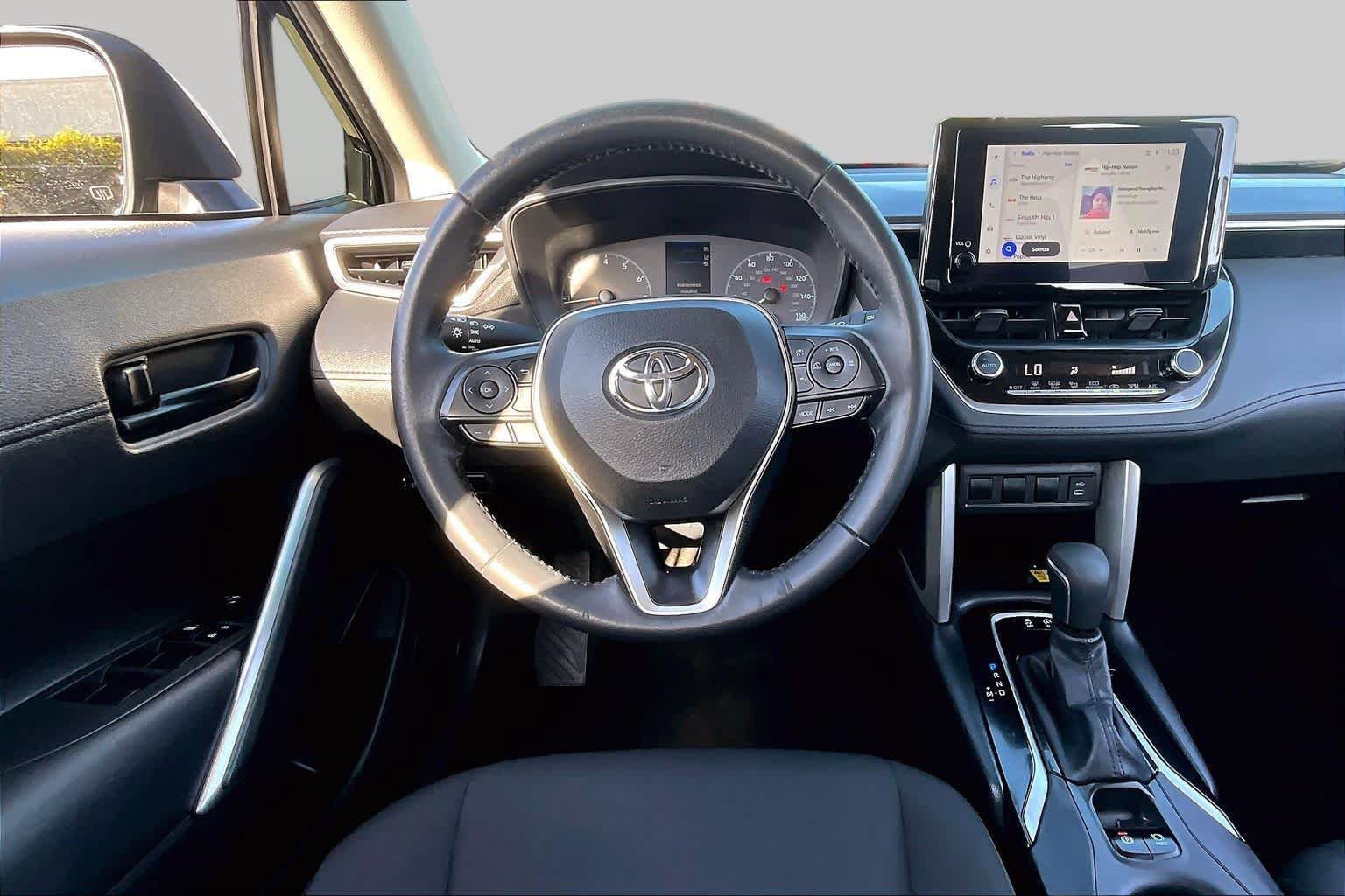 Used 2023 Toyota Corolla Cross LE w/ Moonroof Package FWD image 6