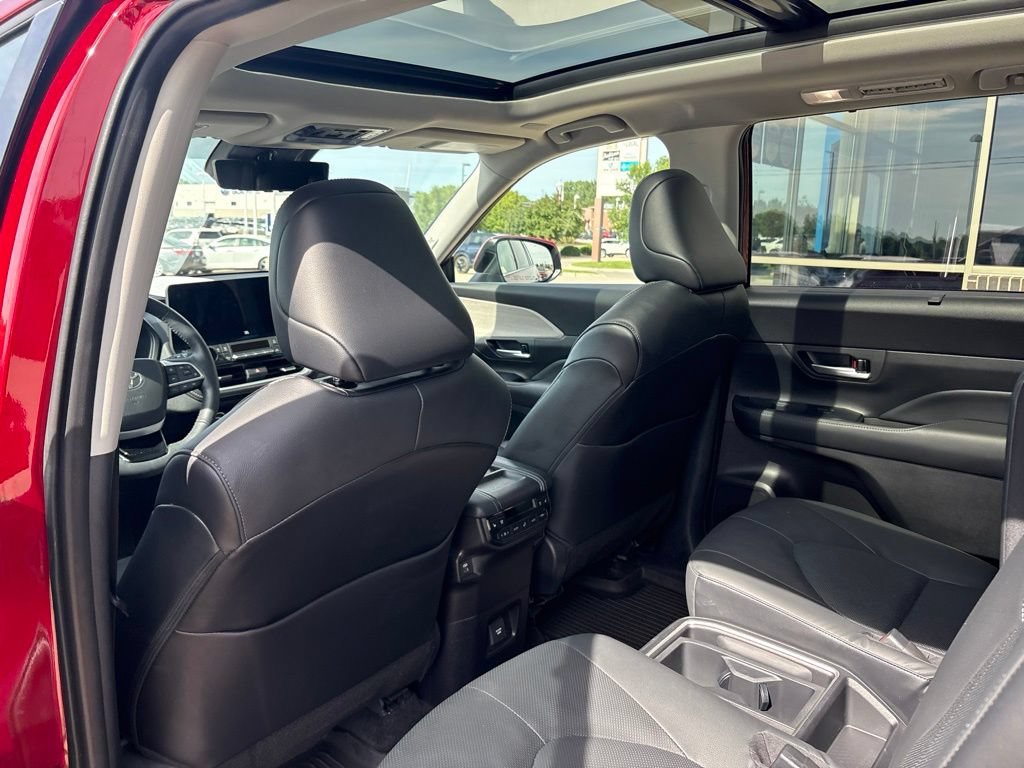 Used 2024 Toyota Grand Highlander AWD image 39