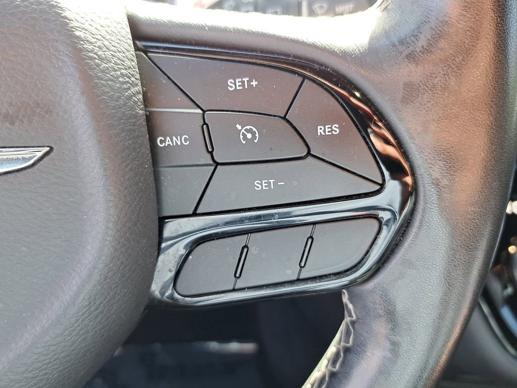 Used 2020 Chrysler Pacifica Touring-L w/ S Appearance Package image 19