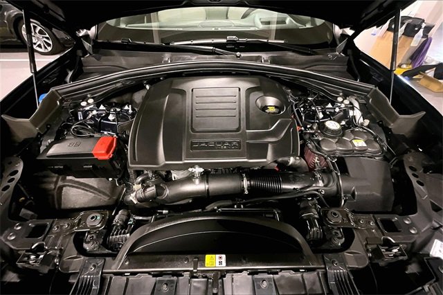 Certified 2025 Jaguar F-PACE R-Dynamic S image 9