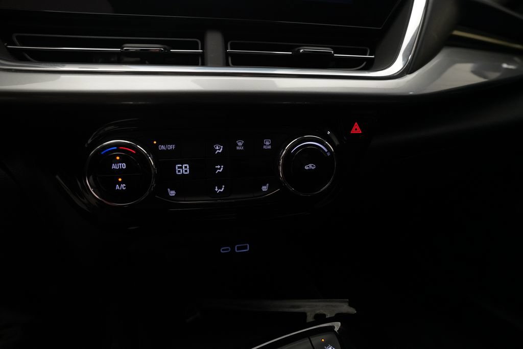 Used 2024 Chevrolet Trax LT w/ Driver Confidence Package FWD image 20
