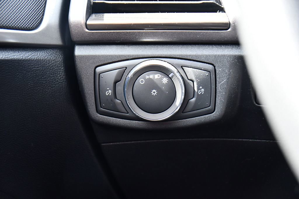 Used 2020 Ford Fusion SEL FWD image 38