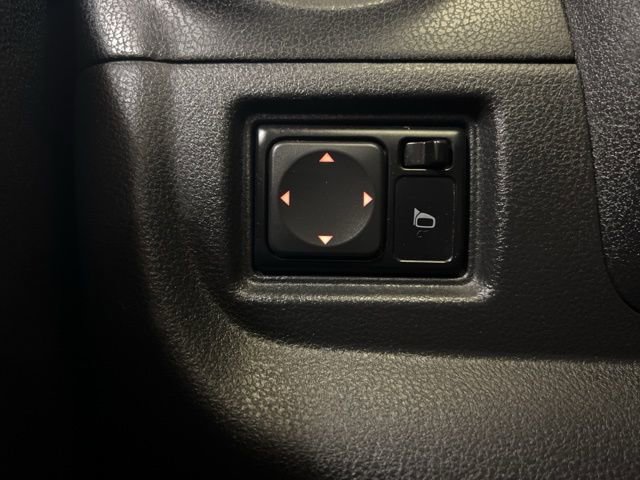 Used 2016 Nissan Versa Note SV image 32