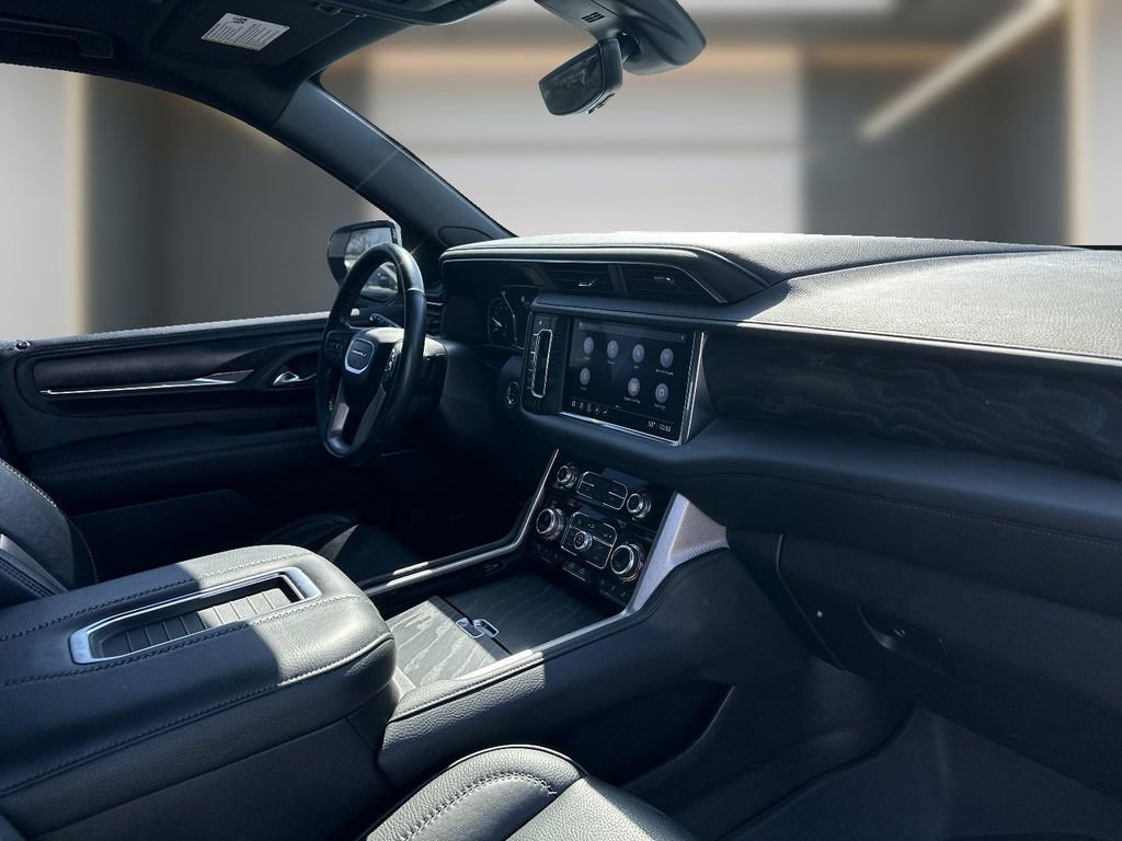 Used 2021 GMC Yukon Denali w/ Denali Premium Package image 6