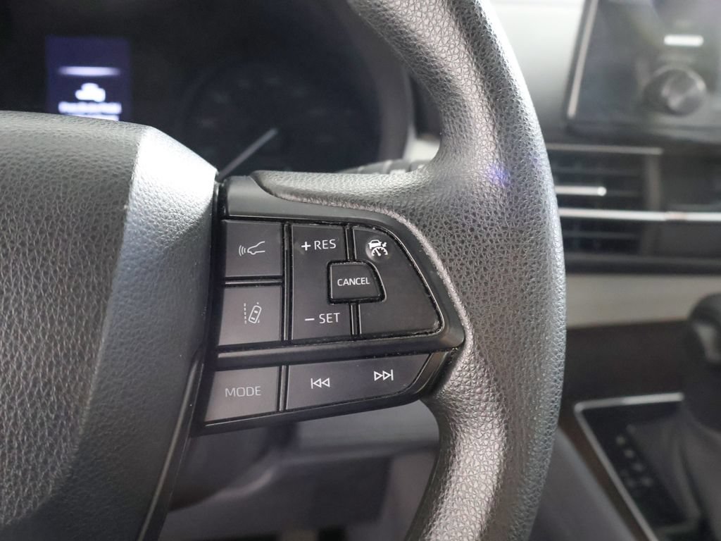 Used 2024 Toyota Sienna LE AWD/4WD image 39