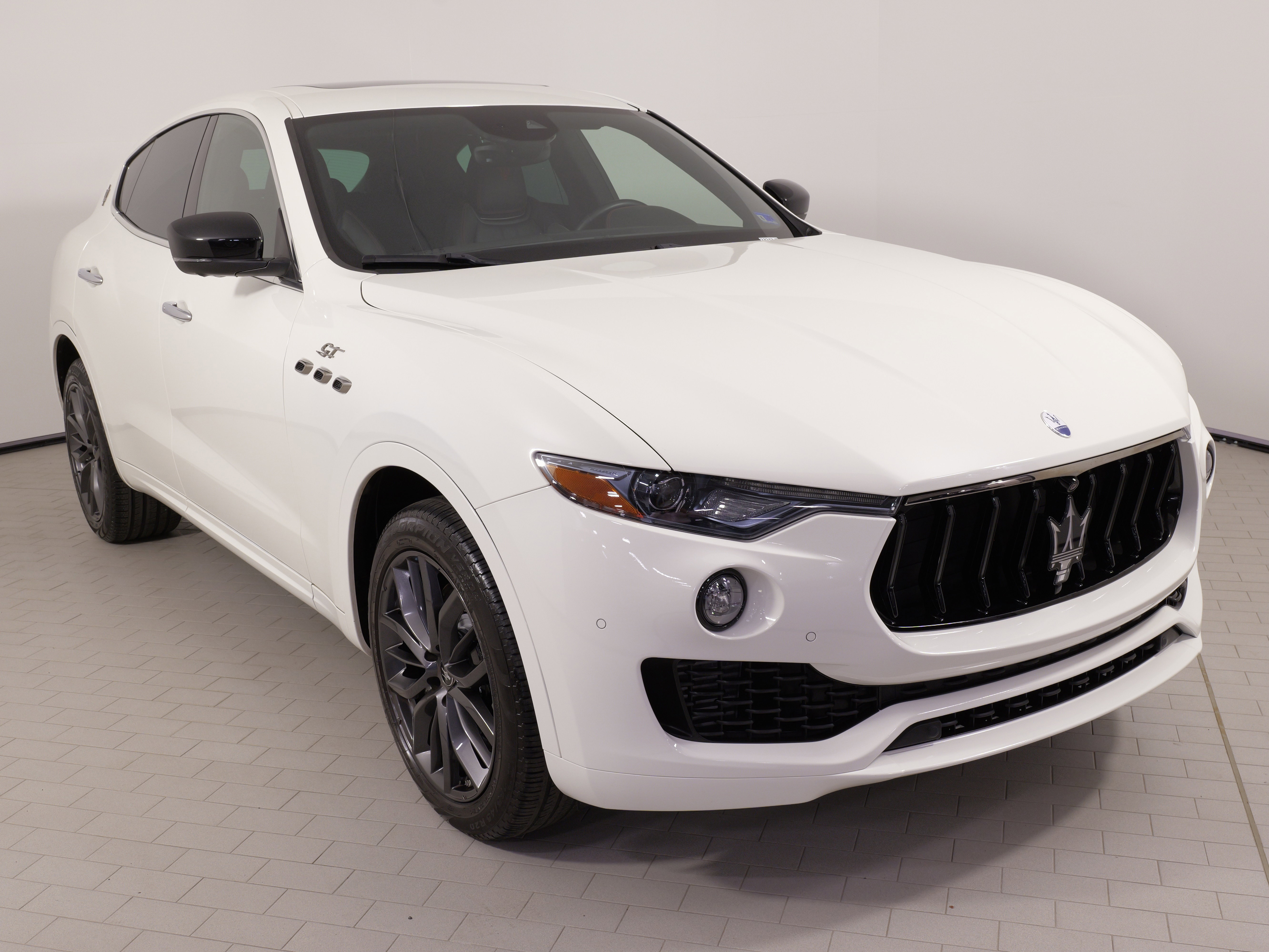Used 2024 Maserati Levante GT Ultima image 6