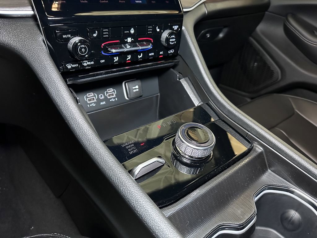 New 2025 Jeep Grand Cherokee Limited w/ Black Appearance Package image 28