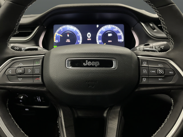 New 2025 Jeep Grand Cherokee Limited w/ Black Appearance Package AWD/4WD image 17