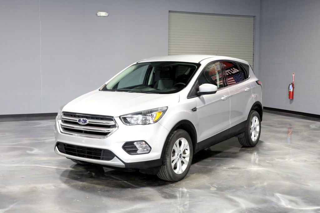 Used 2017 Ford Escape SE AWD/4WD image 3
