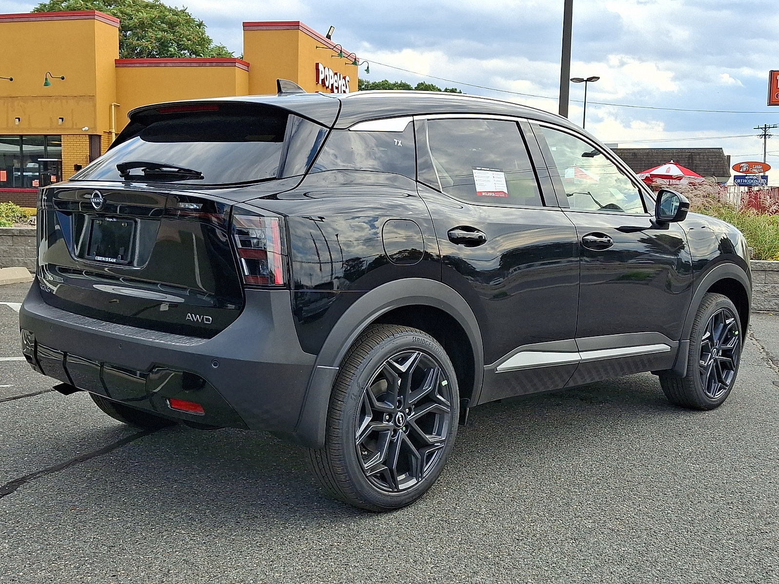New 2027 Nissan Kicks SR AWD/4WD image 4