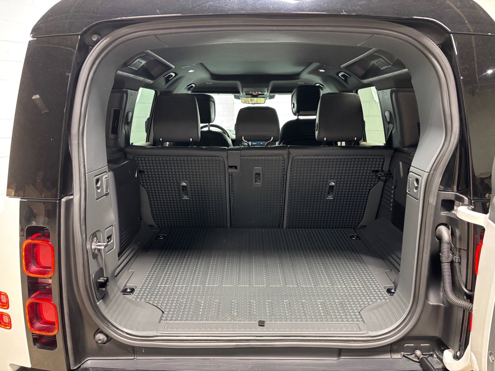 Used 2022 Land Rover Defender 110 X-Dynamic HSE AWD/4WD image 42