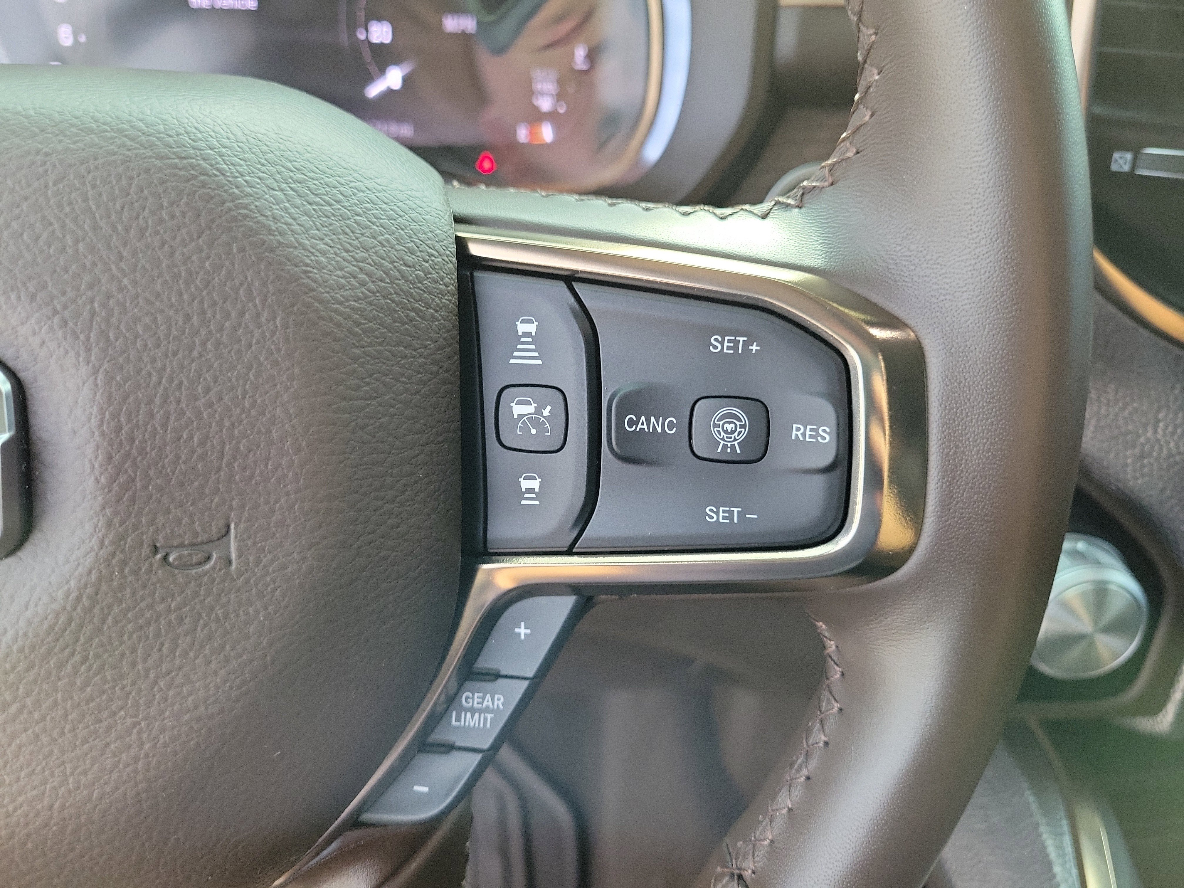 Used 2025 RAM 1500 Limited w/ Trailer Tow Group image 27