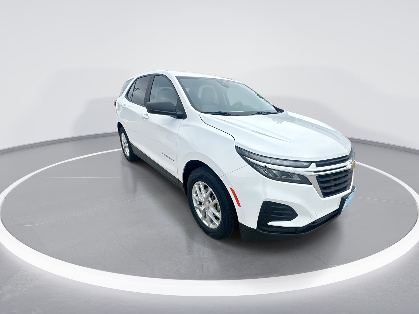 Certified 2024 Chevrolet Equinox LS w/ LS Convenience Package AWD/4WD image 2